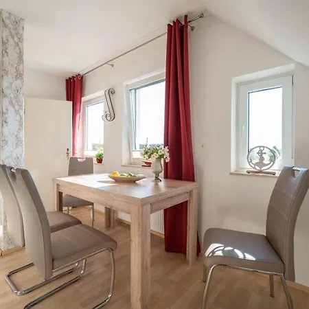 Huegelblick Apartmán *
